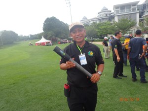 Alat canggih mengesan keadaan tanah untuk rumput (Jejaka tampan tidak termasuk).