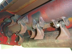 Besi flail yang diguna untuk memotong rumput